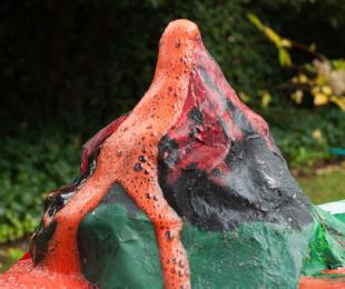 Imagen de la manualidad de volcán de la lava